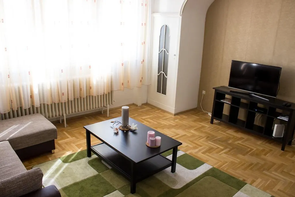 Home At Parliament Budapest 0*,